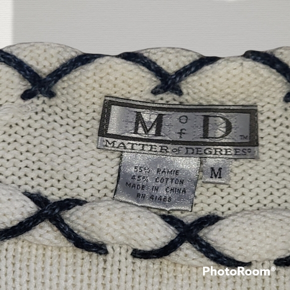 Matters of Degrees crop white and blue sweater, size medium - Picture 2 of 4